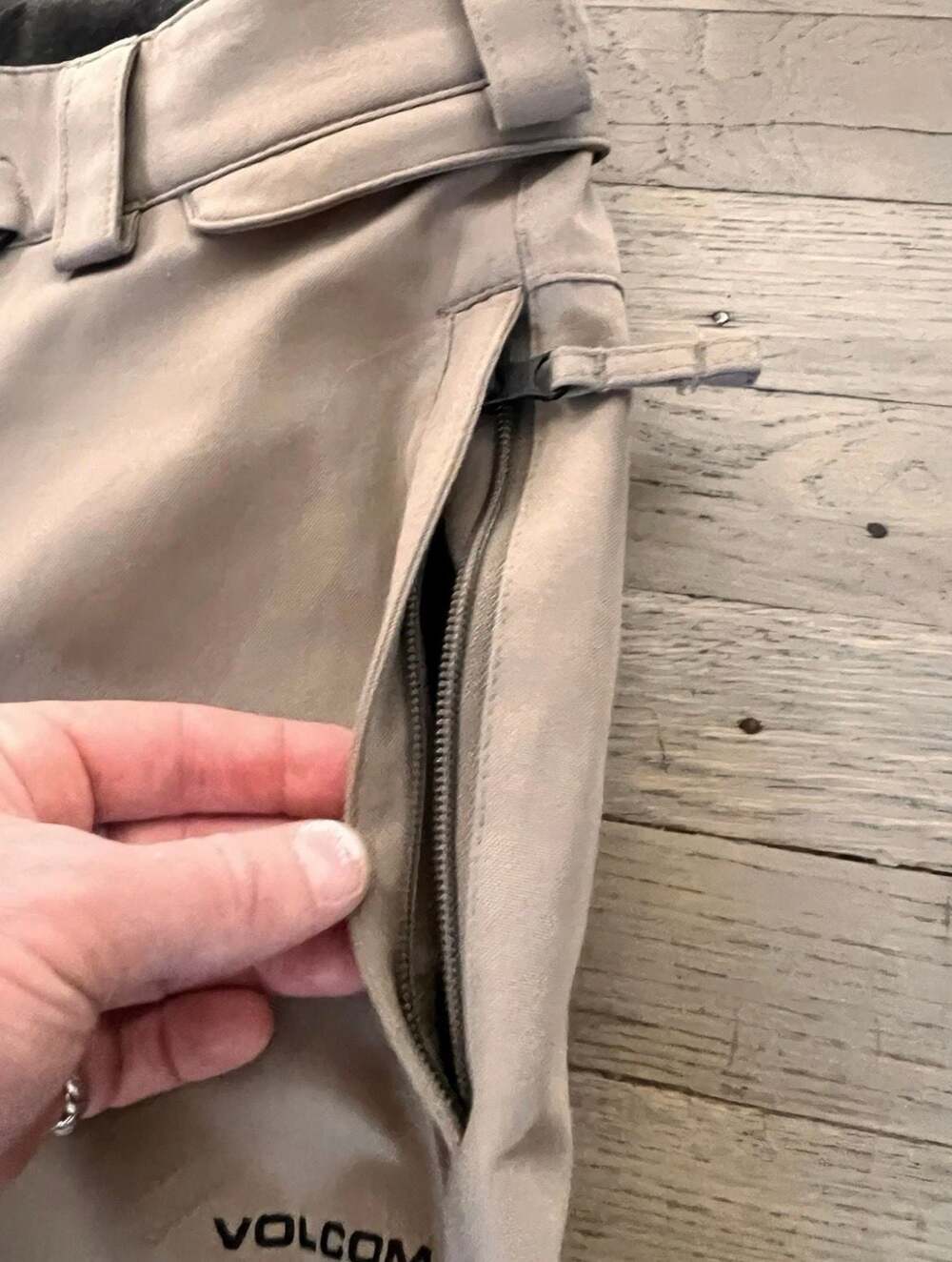 Volcom Winter Snowboard Ski Pants 15,000mm Lined Brown men’s size Small - Picture 2 of 9